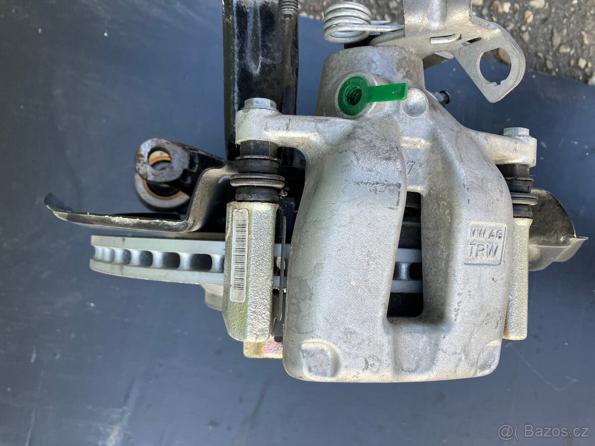 Superb 2 4x4 těhlice kotouče bzdy NOVÉ - 2