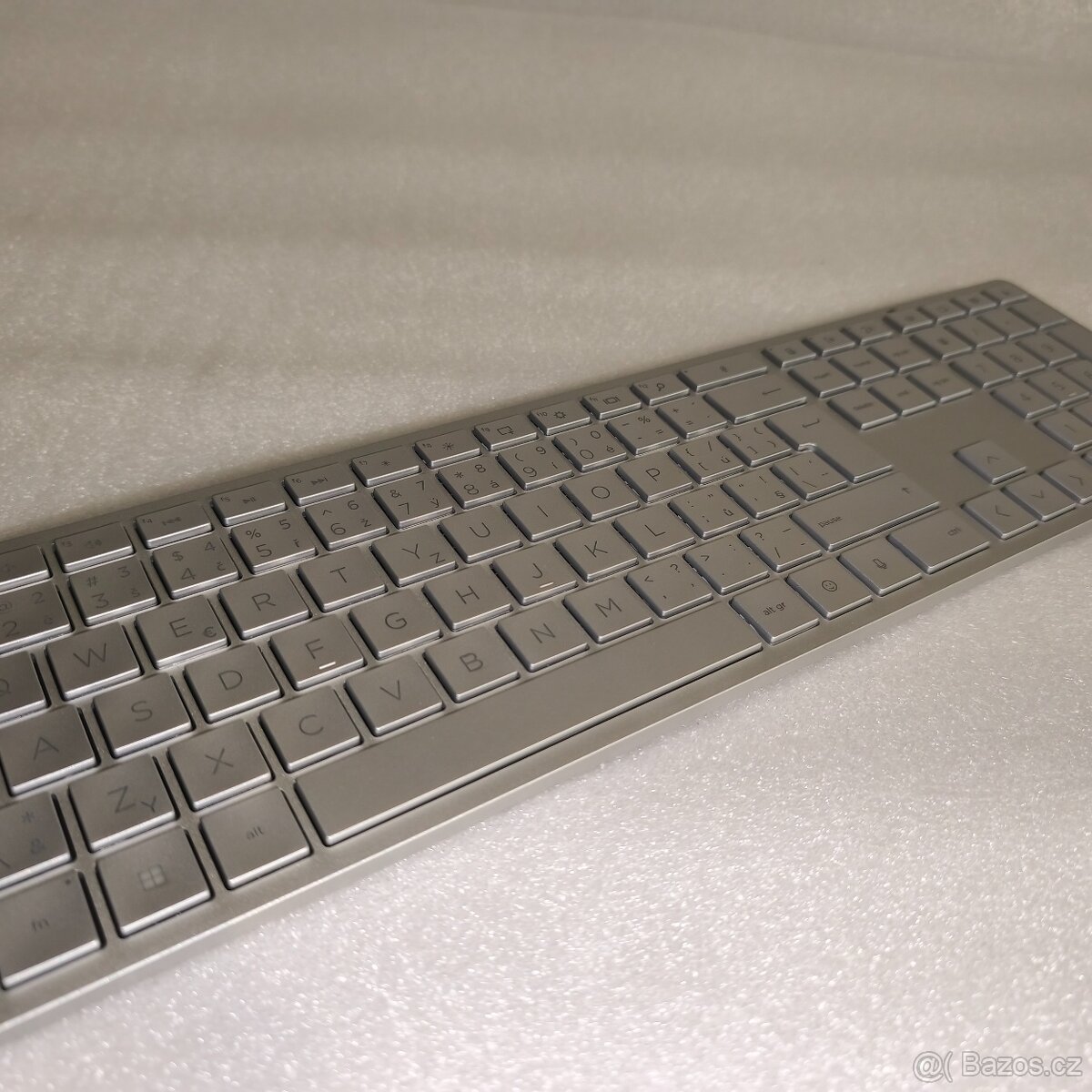 Bezdrátová klávesnice HP 970 programmable CZ podsvícená - 2