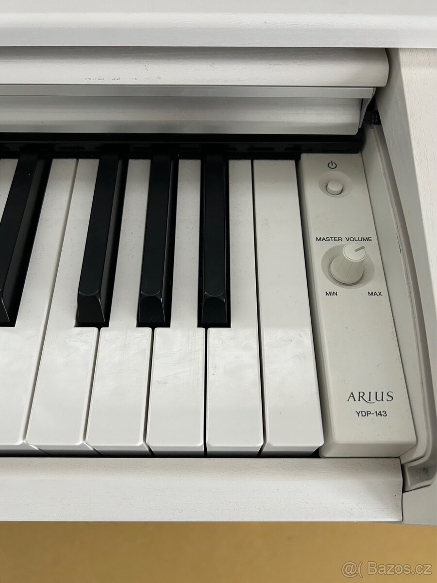 Digitální piano YDP-143 - 2