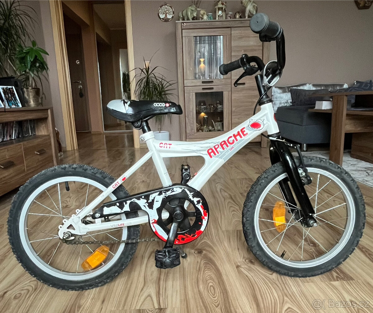 Dětské kolo , přídavná kolečka ke kolu a helma,chránič na bo - 2