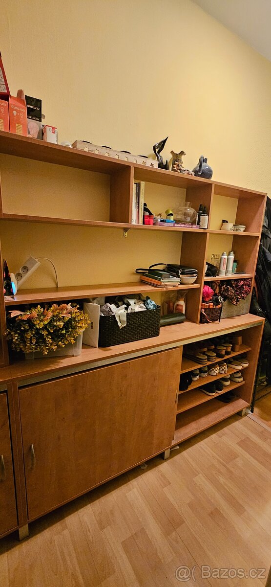 Předsíňová policová stěna - 2
