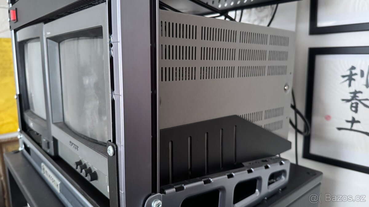 Prodám sony Trinitron a JVC CRT monitory - 2