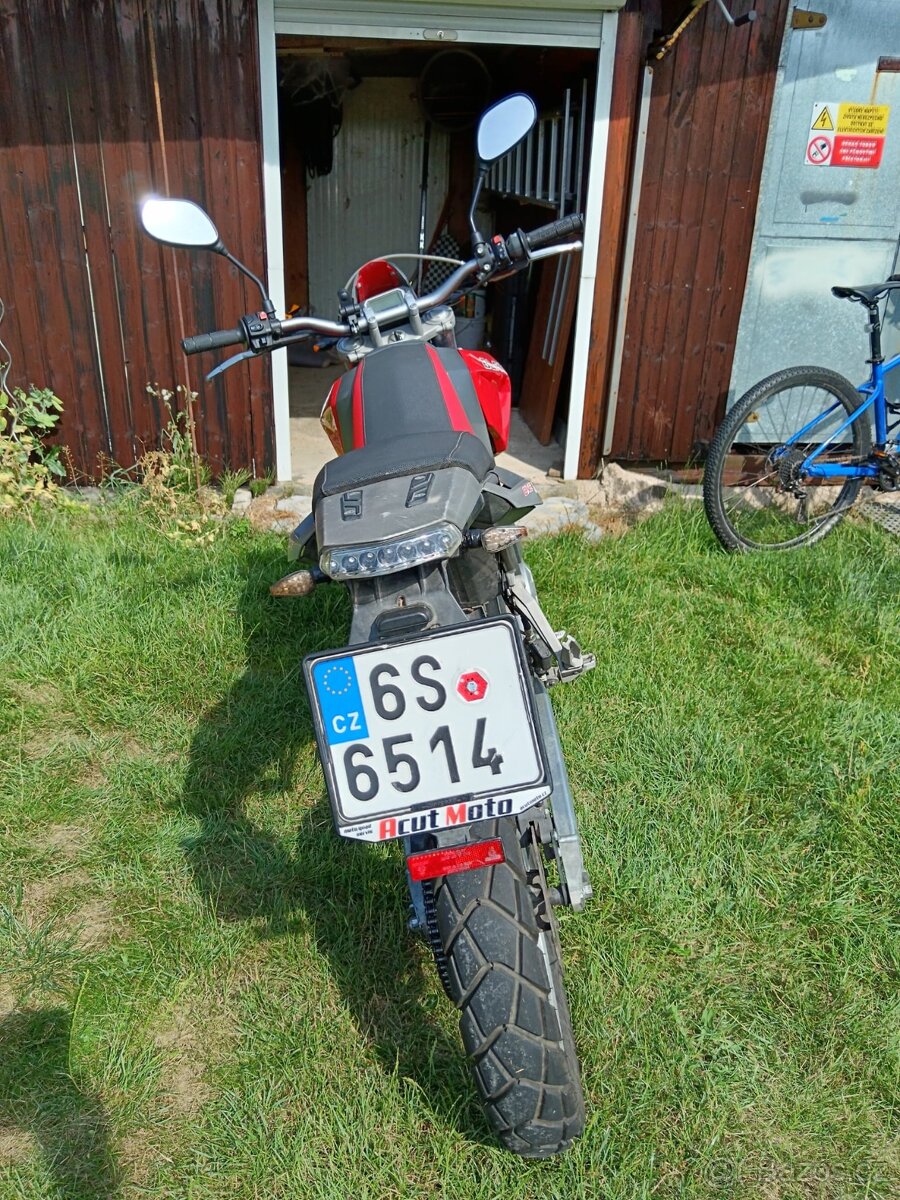 Cestovní enduro Blata 125