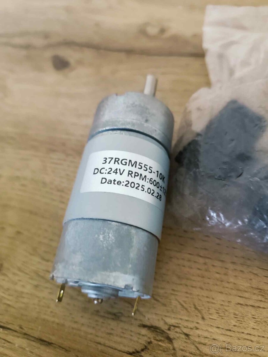 DC převodový motor 37RGM555-10K, 24V, 600 ot./min - 2