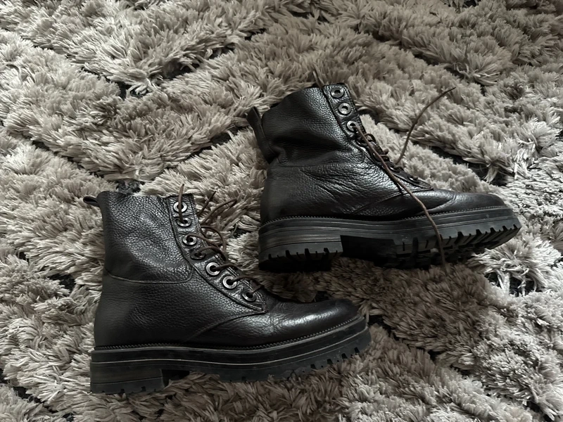 Kvalitní kotníčkov é kožené boty zn Baťa vel 39 - 2