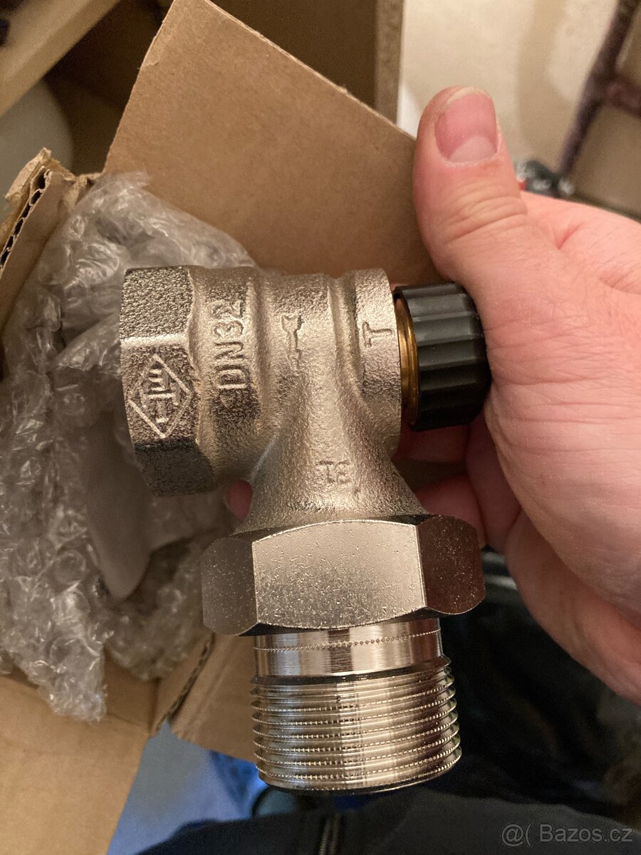 Heimeier termostatický ventil 5/4" rohový, pro samotíž - 2