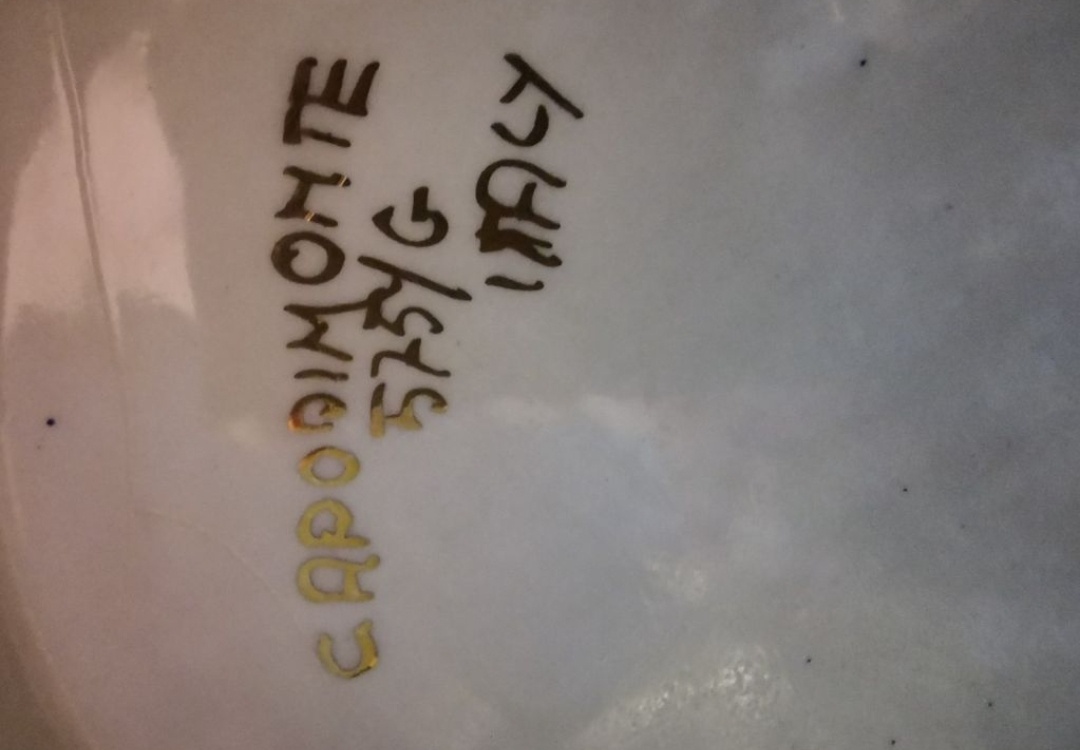 Porcelánová, zlacená socha Capodimonte. Top stav. - 2