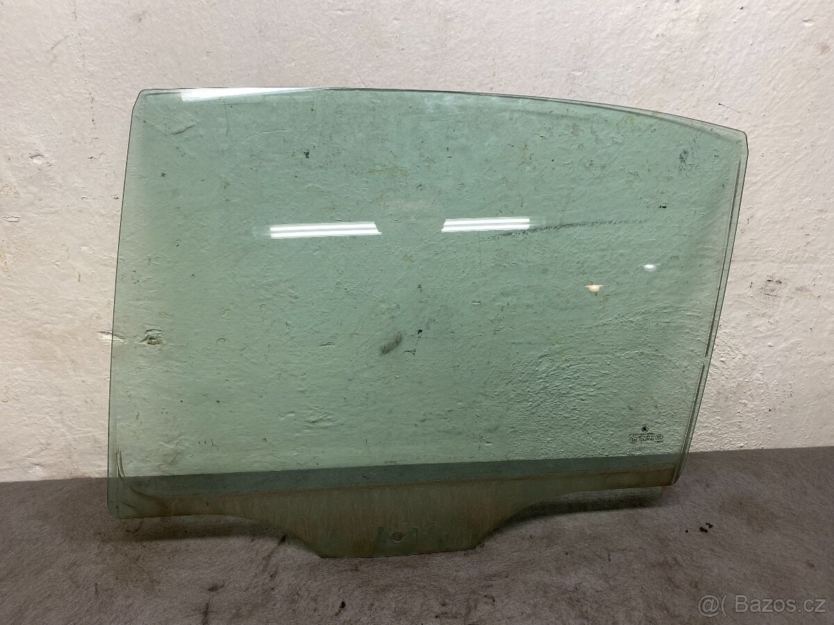 ŠKODA OCTAVIA 2 2004-2013 - ZADNÍ SKLA DVEŘÍ - 2