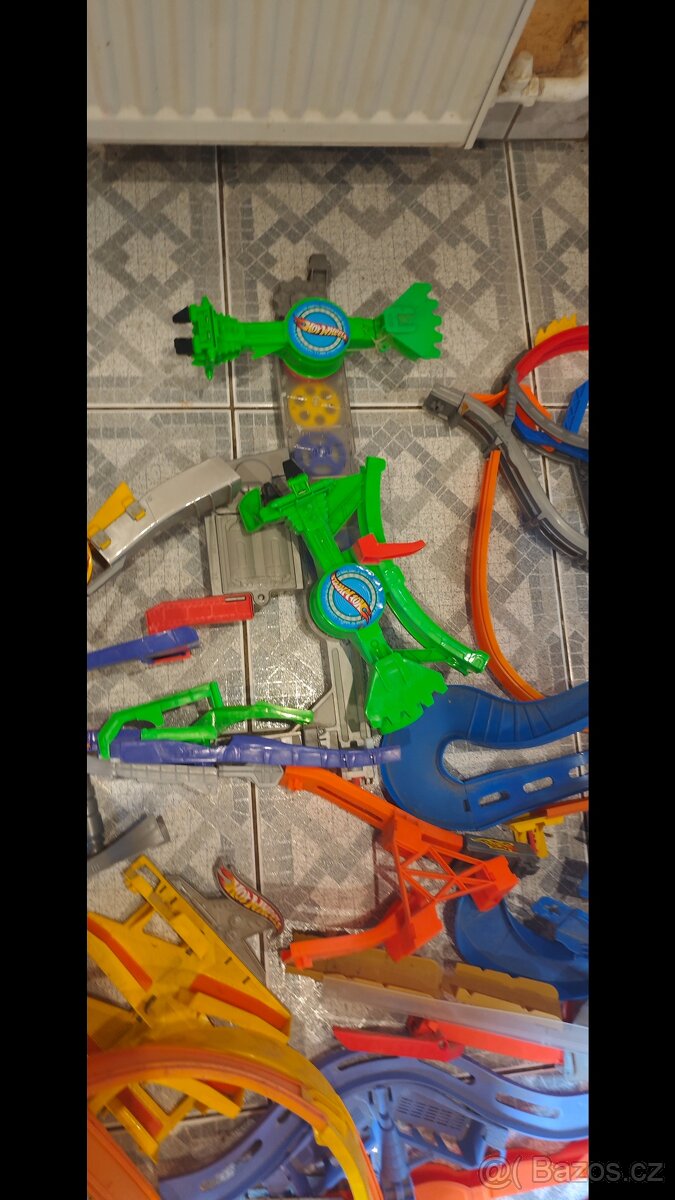 Hot Wheels jízda po zdi - 2