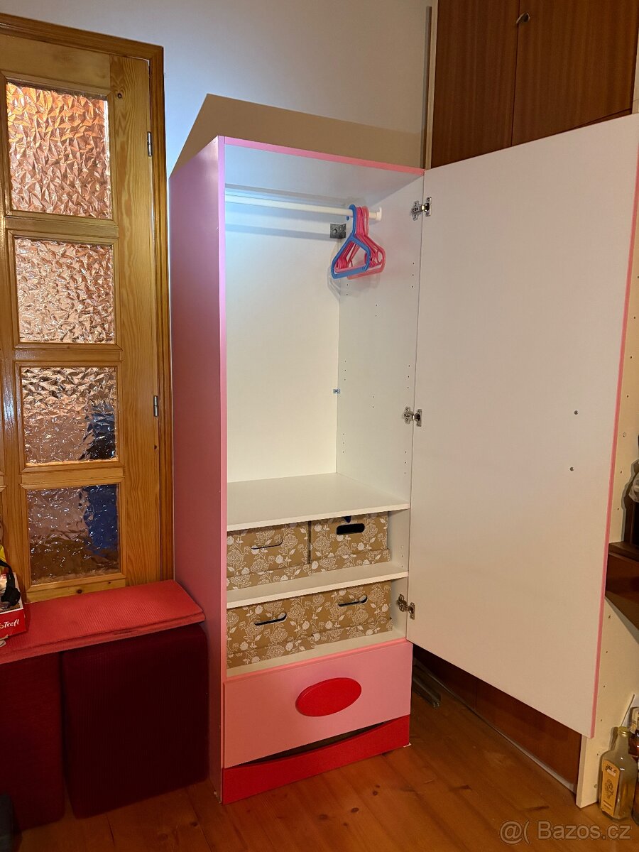 Růžová dětská postel a skříň IKEA - 2