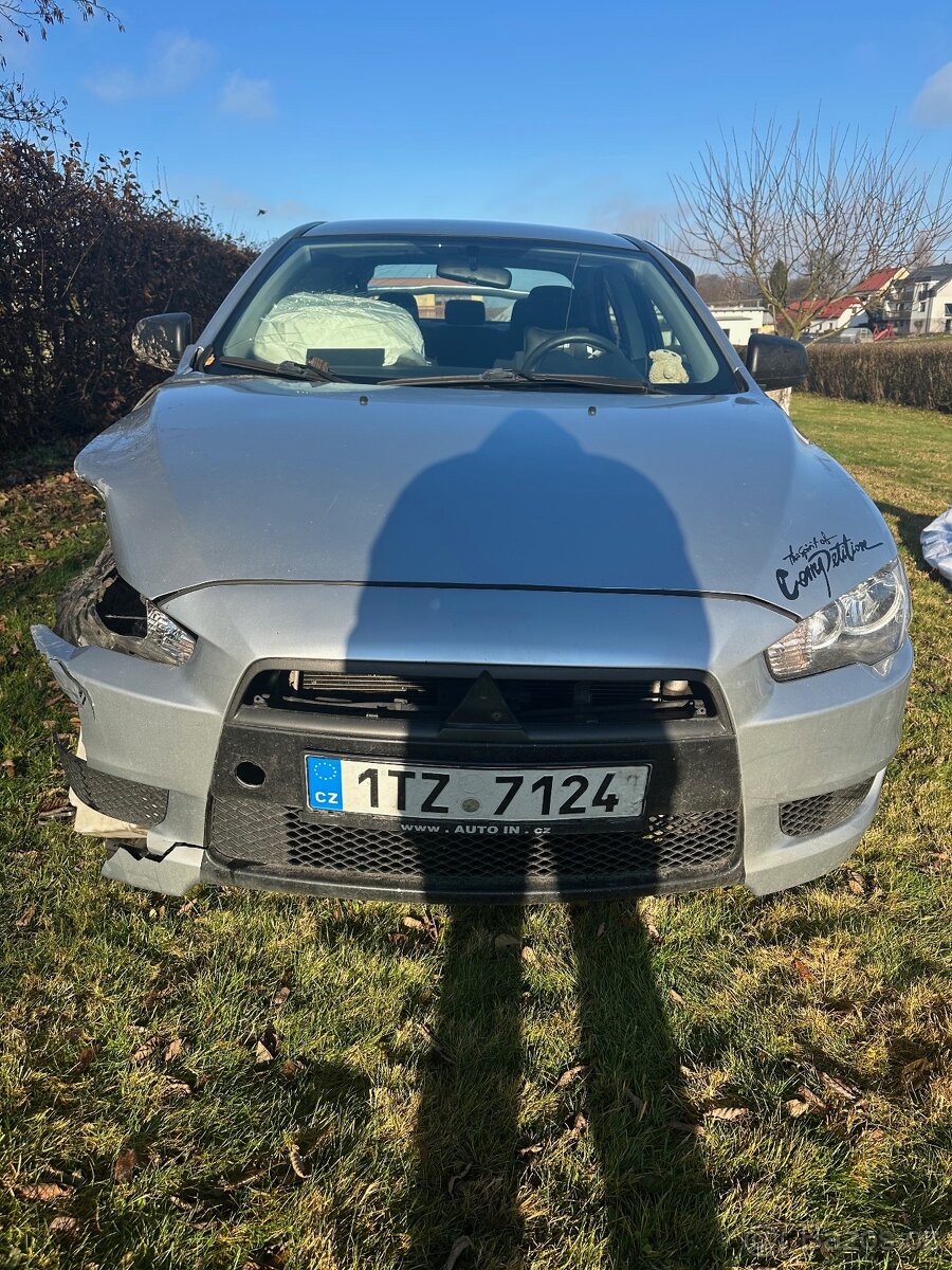 Prodám Mitsubishi Lancer 2011, 1.5i – auto po dopravní - 2