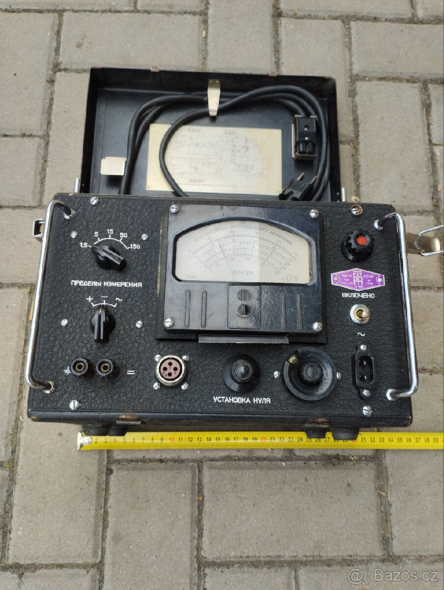 Starý velký voltmetr - 2