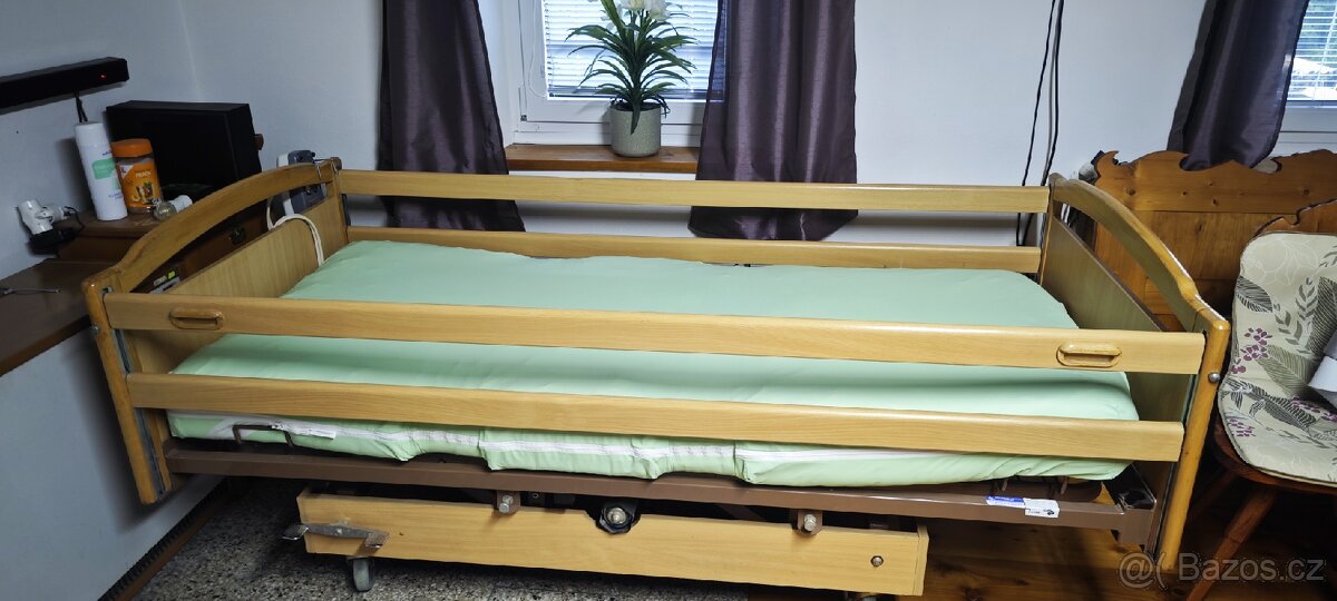 Invalidní elektrická polohovací postel - 2