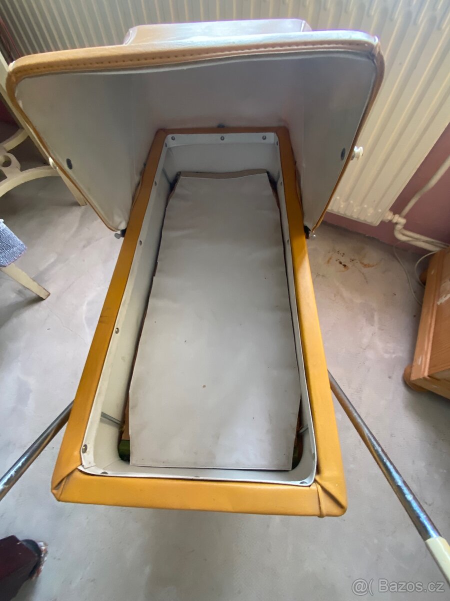 Retro kočárek pro panenky - 2