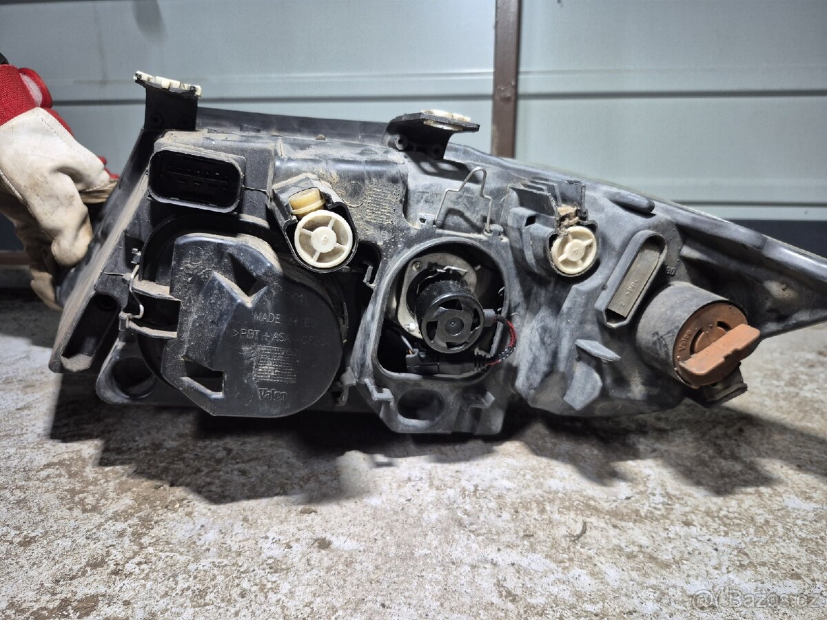 BMW E90 PFL pravé přední světlo – Valeo – LED přestavba - 2