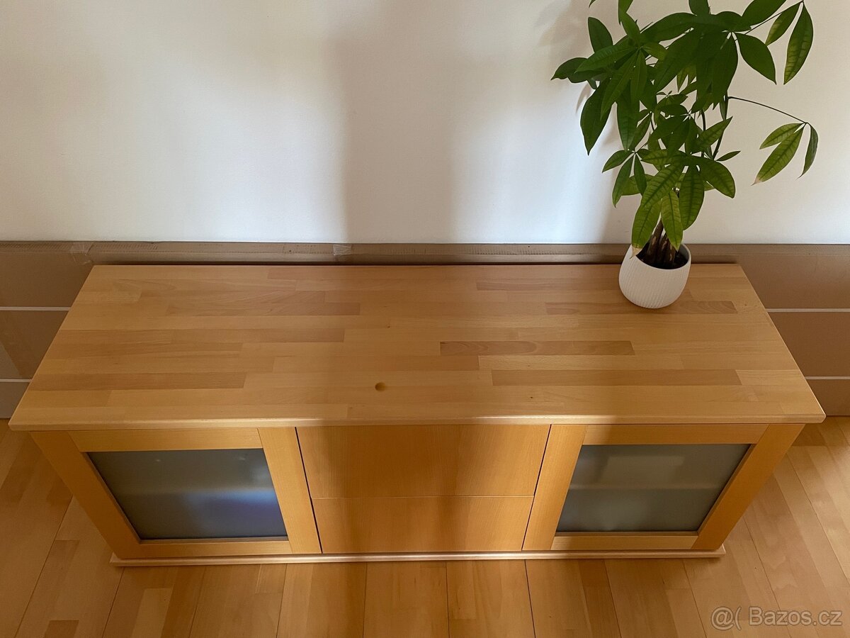 Dřevěná komoda - 2