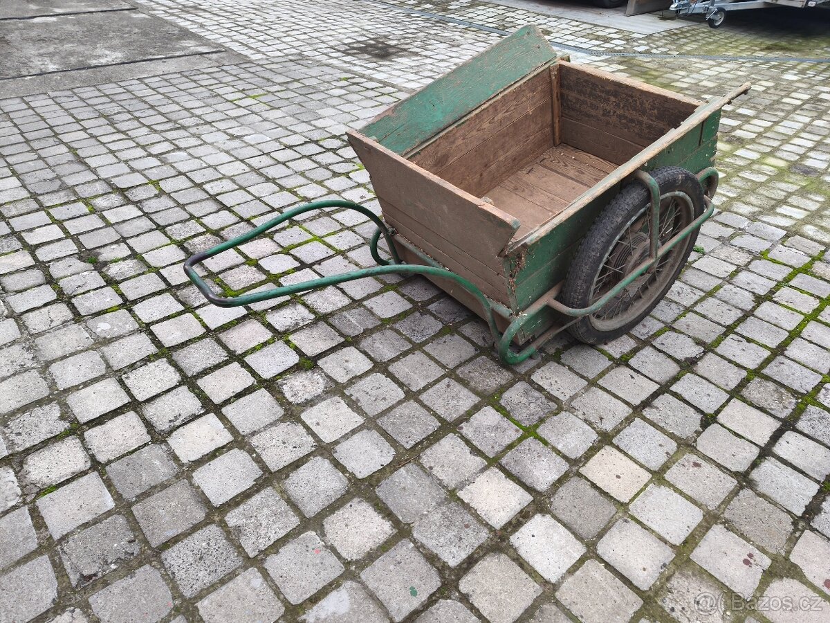 Kára s dřevěnou korbou - 2