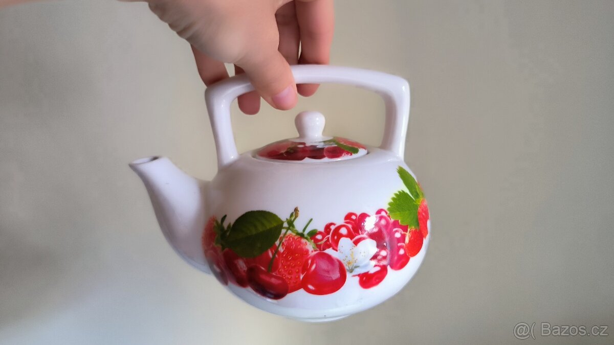 Porcelanova konvicka - 2