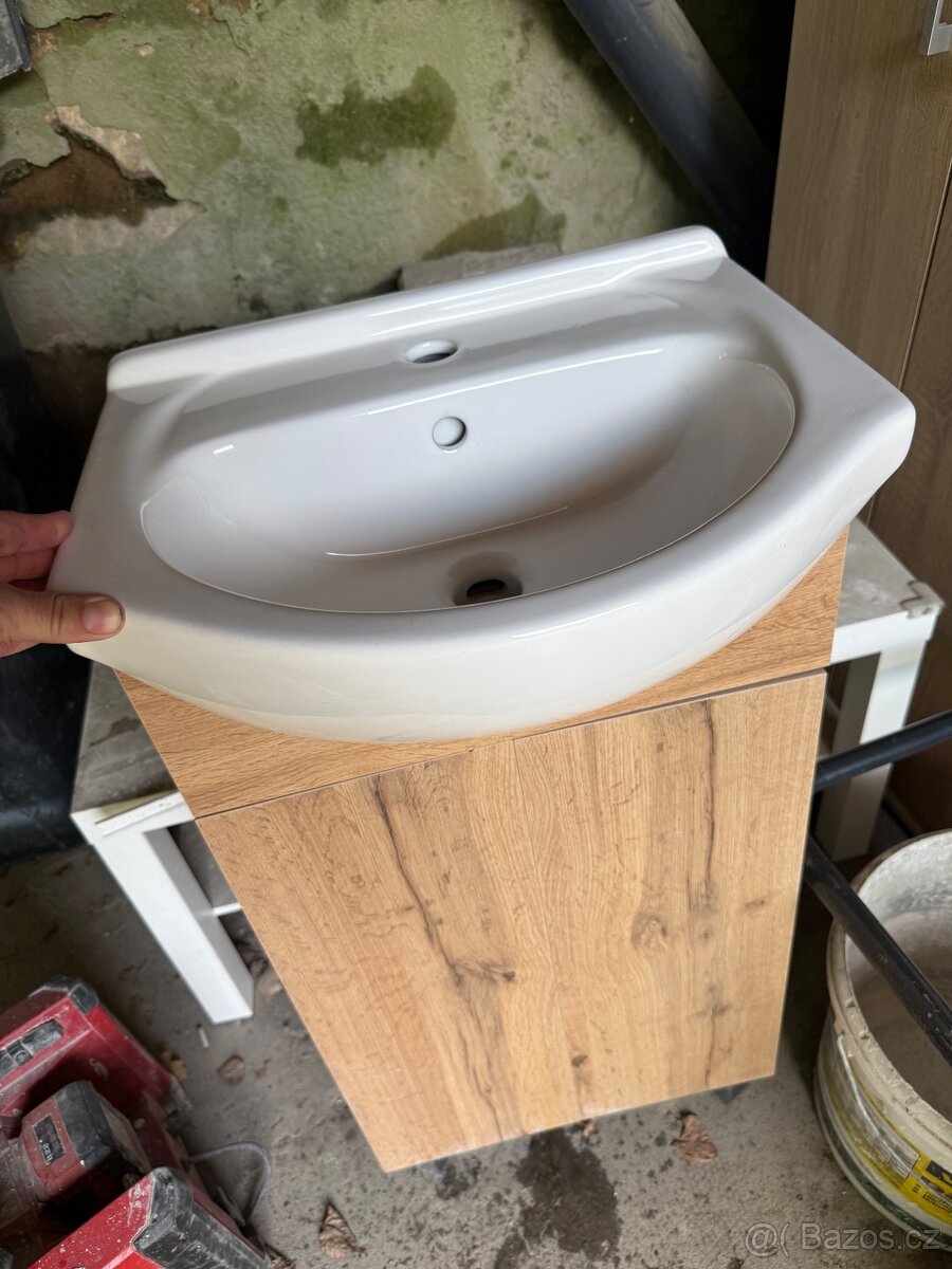 Umyvadlová skříň - 2