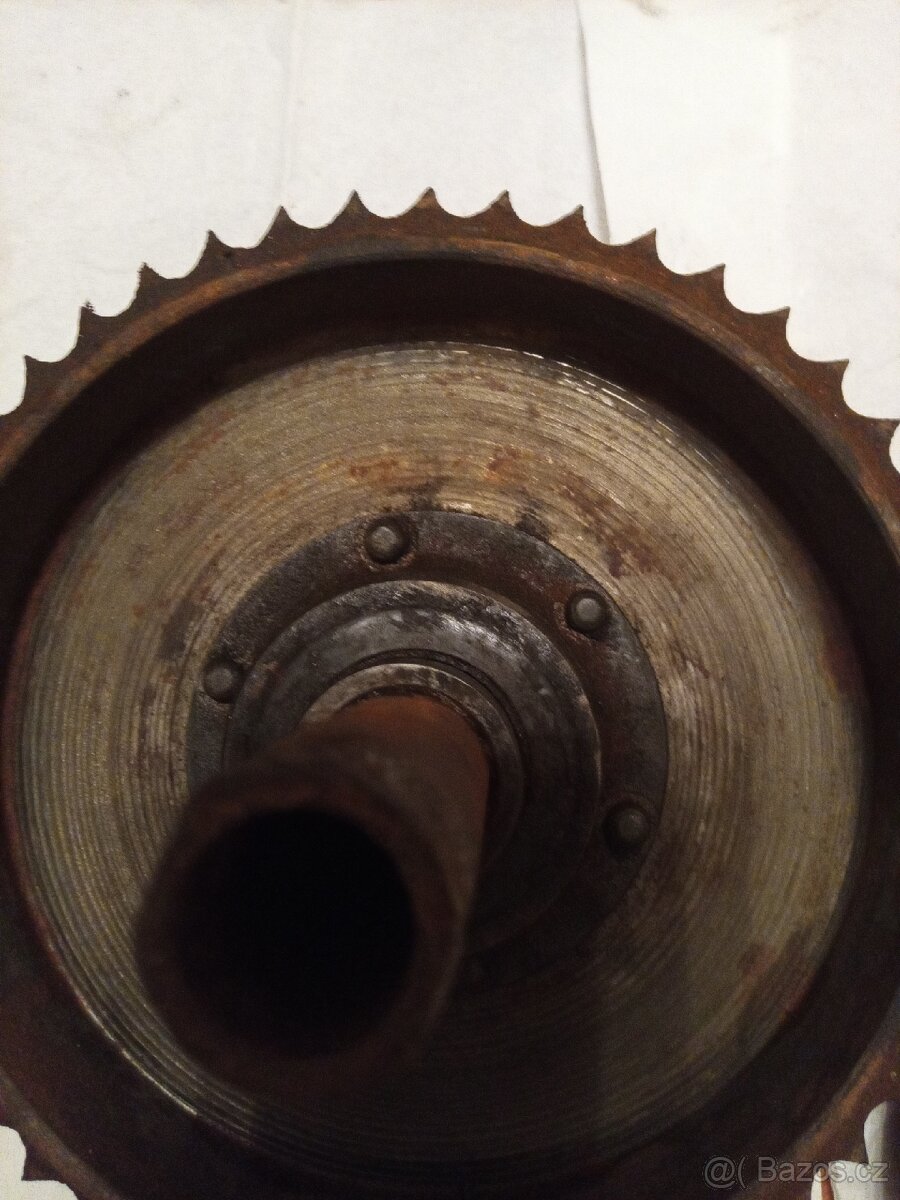 Jawa Perak- rozeta a štít - 2