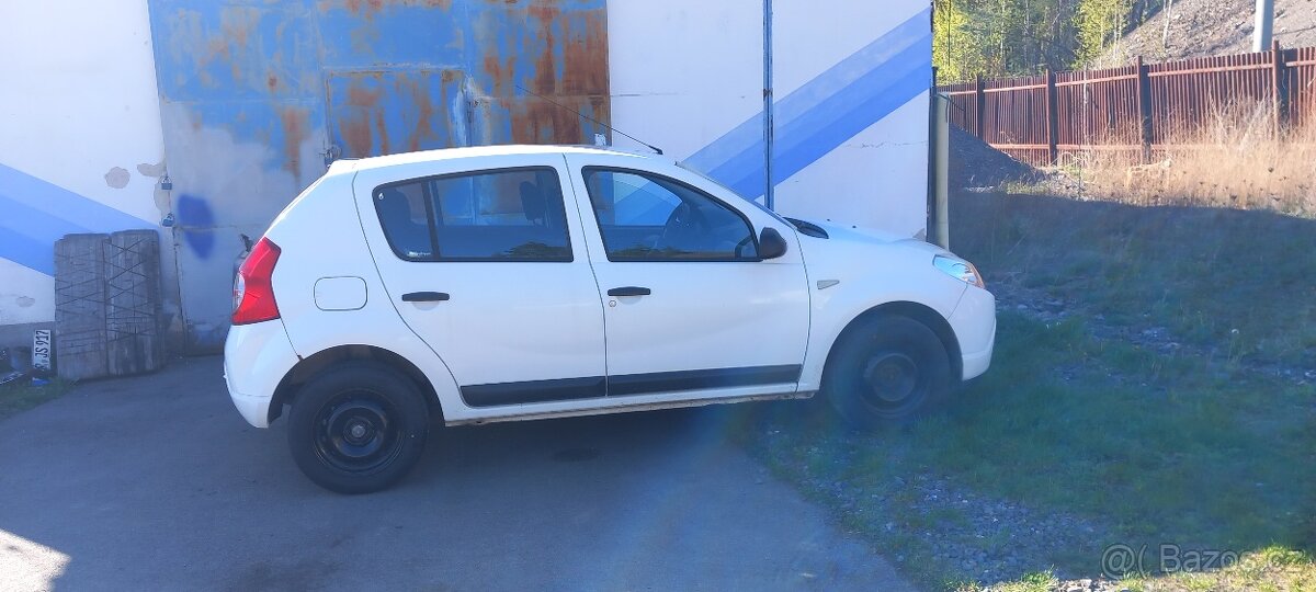 Dacia sandero - 2