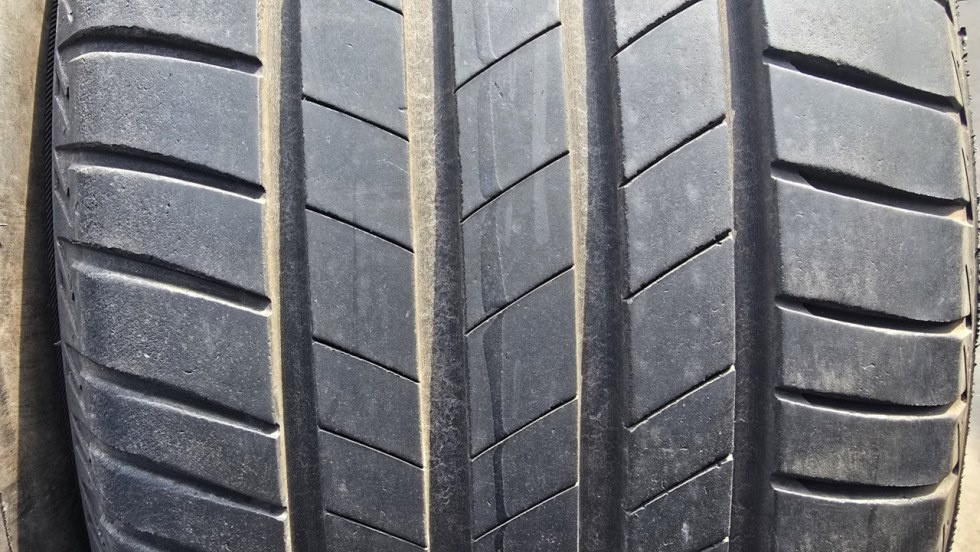 Letní pneu 245/45/18 Bridgestone - 2