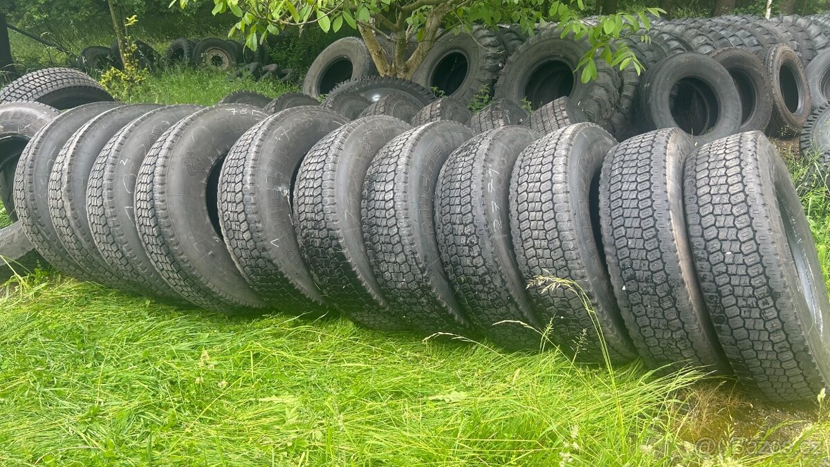 Pneu 295 80 R22,5 - 2