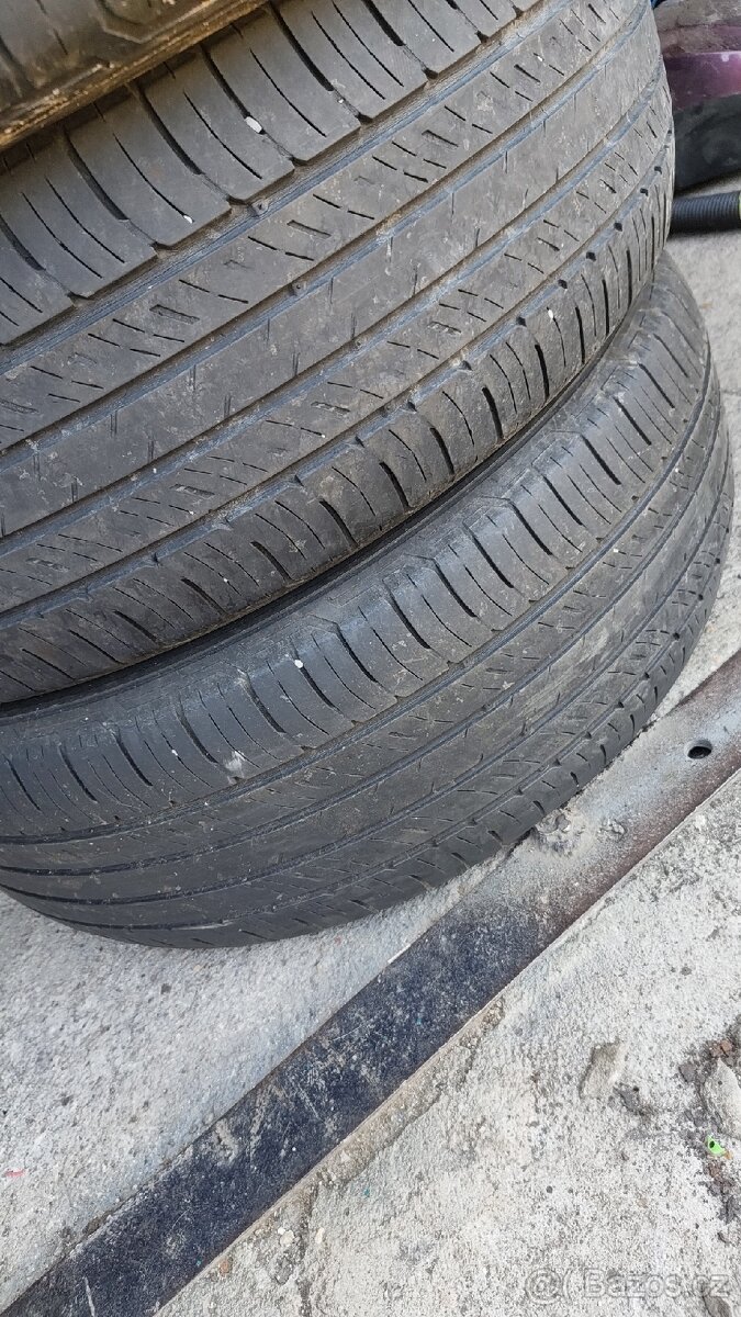 Kumho 245/65 R17 - 2