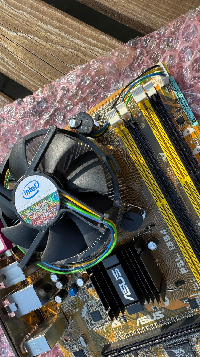 ASUS P5L 1394 + Intel Core 2 Duo E6320 + originální chladič - 2