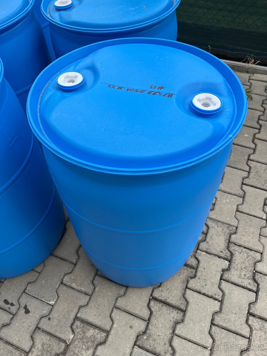 Plastové sudy 200l - 2