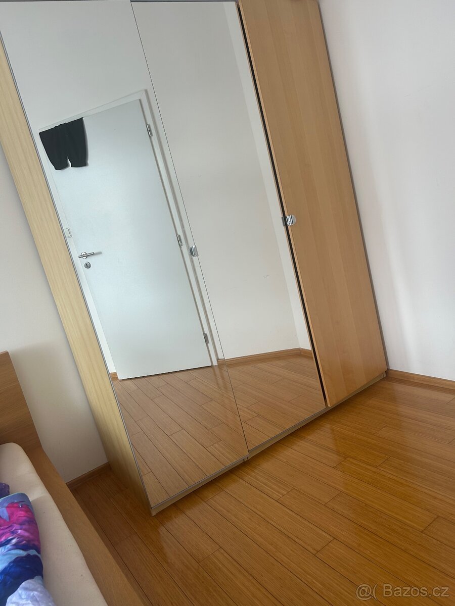 Šatní skříň - 2