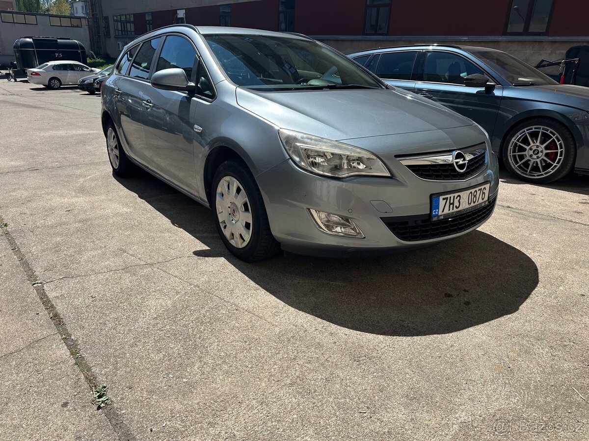 Opel Astra J 1.4 74kw 2011 - 2