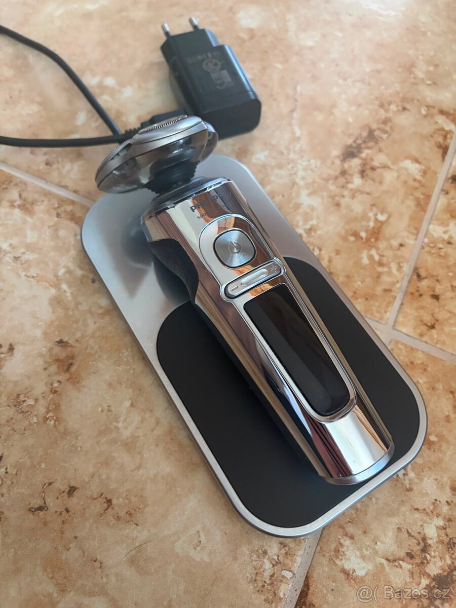 Prémiový elektrický holicí strojek Philips Shaver - 2