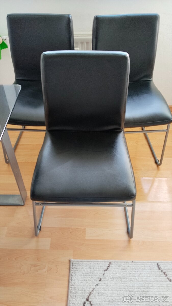 Jidelní stůl+ 3 židle - 2