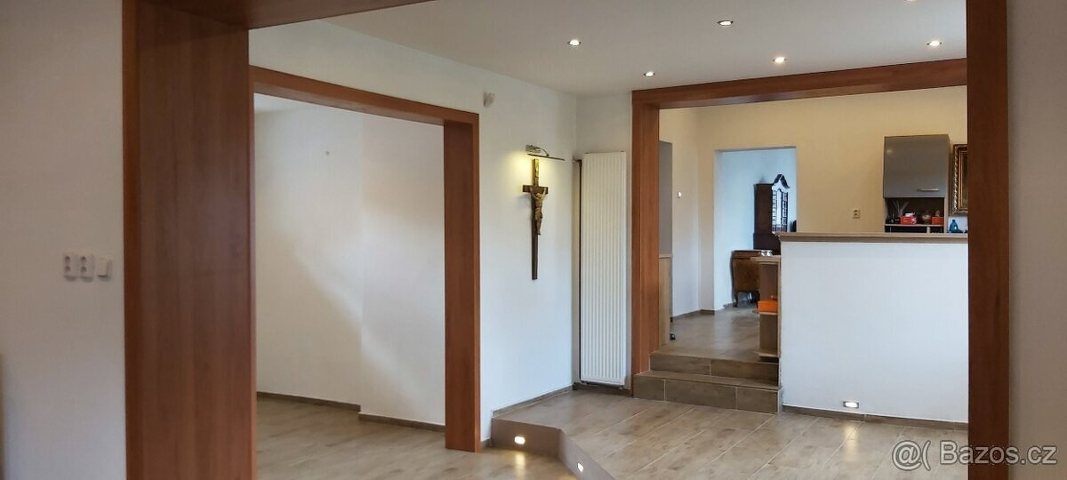 Byt 4+KK 190m2 + byt +KK 150m2 + prodejna 60m2. - 2