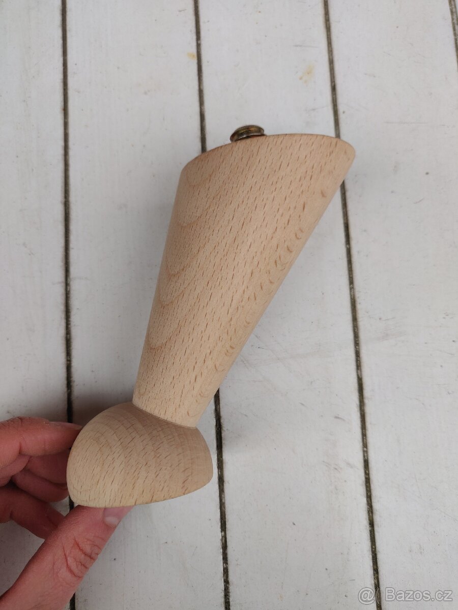 Nohy na nábytek - šikmé, celodřevěné - 2