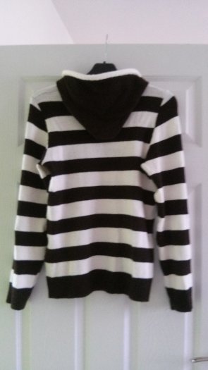 Pruhovaný svetřík s kapucí - 2