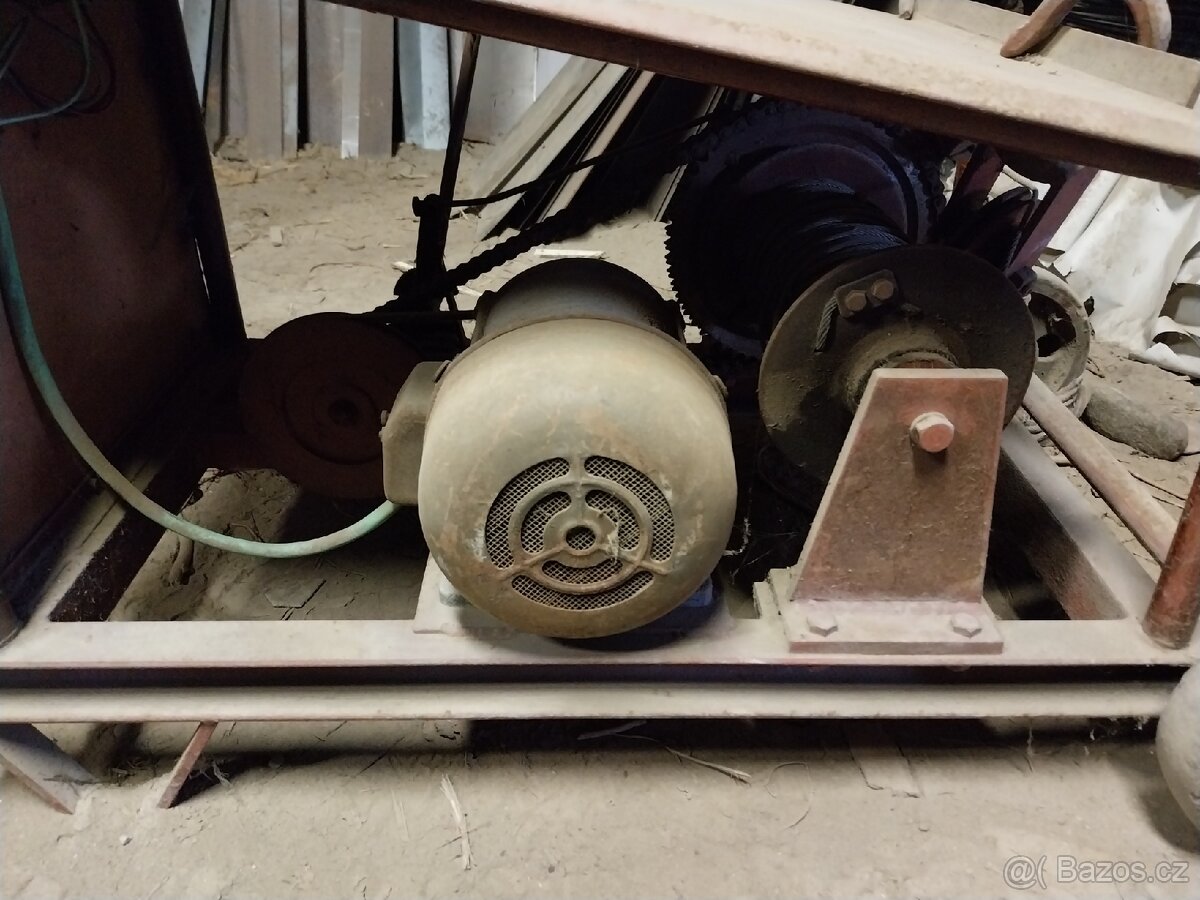 Vrátek stavební - 2