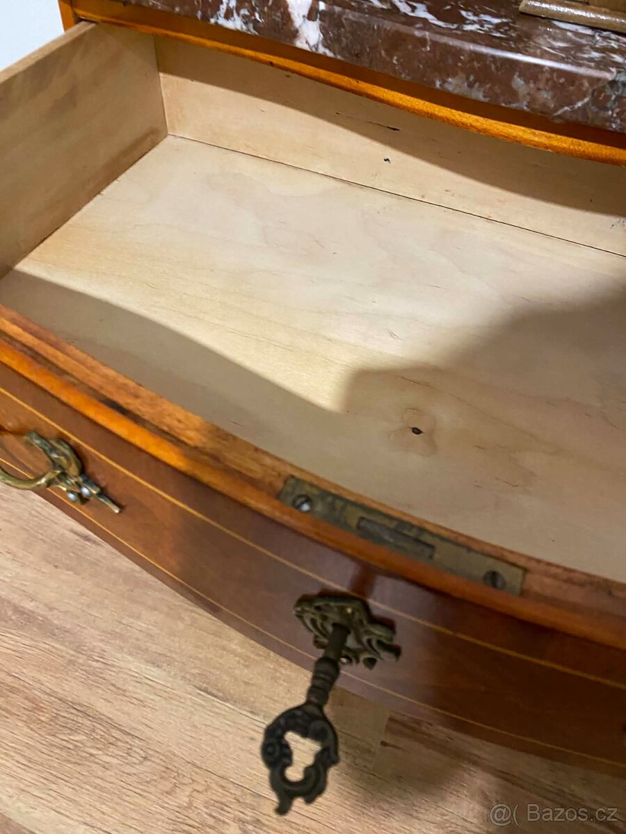 starožitná komoda - 2