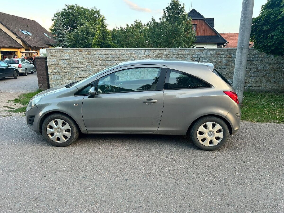 Opel Corsa 1,4 rok 2014 - 2