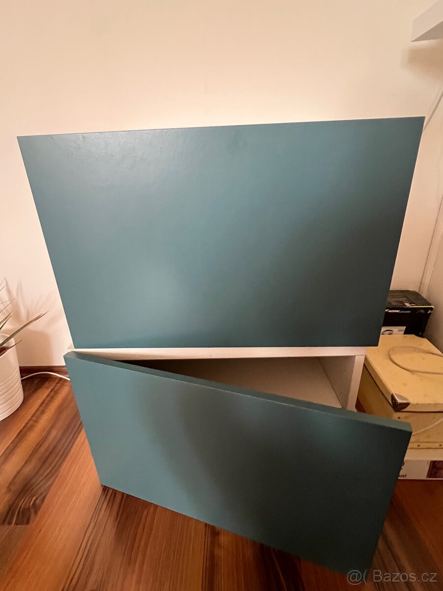 dvě skříňky na zeď - 2