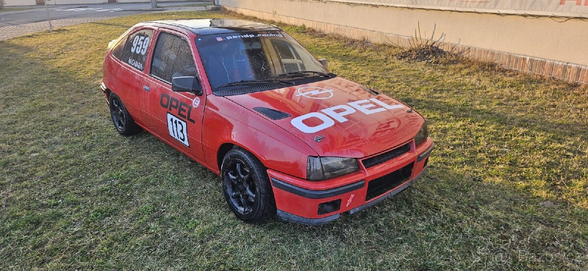 Závodní Opel Kadett C20XE - 2