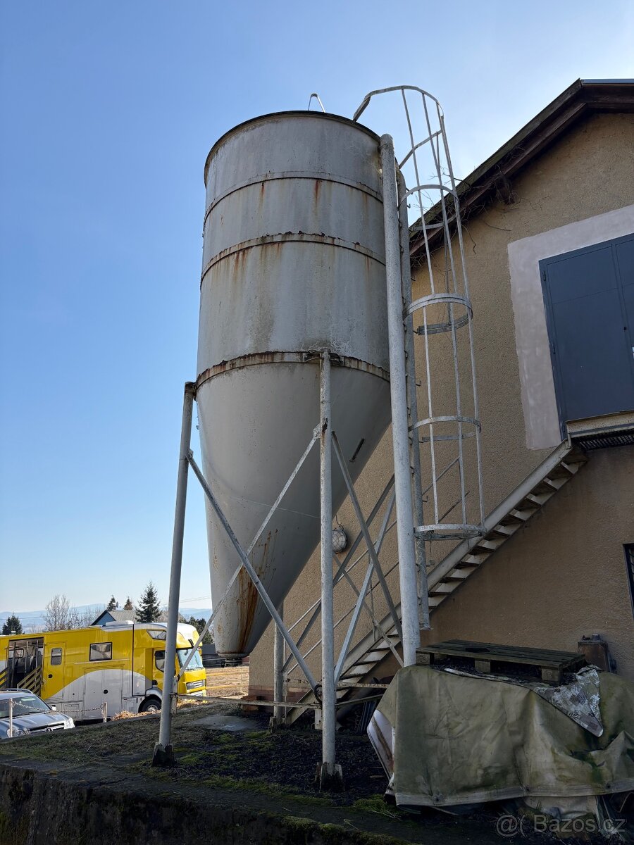 silo na obilí - 2