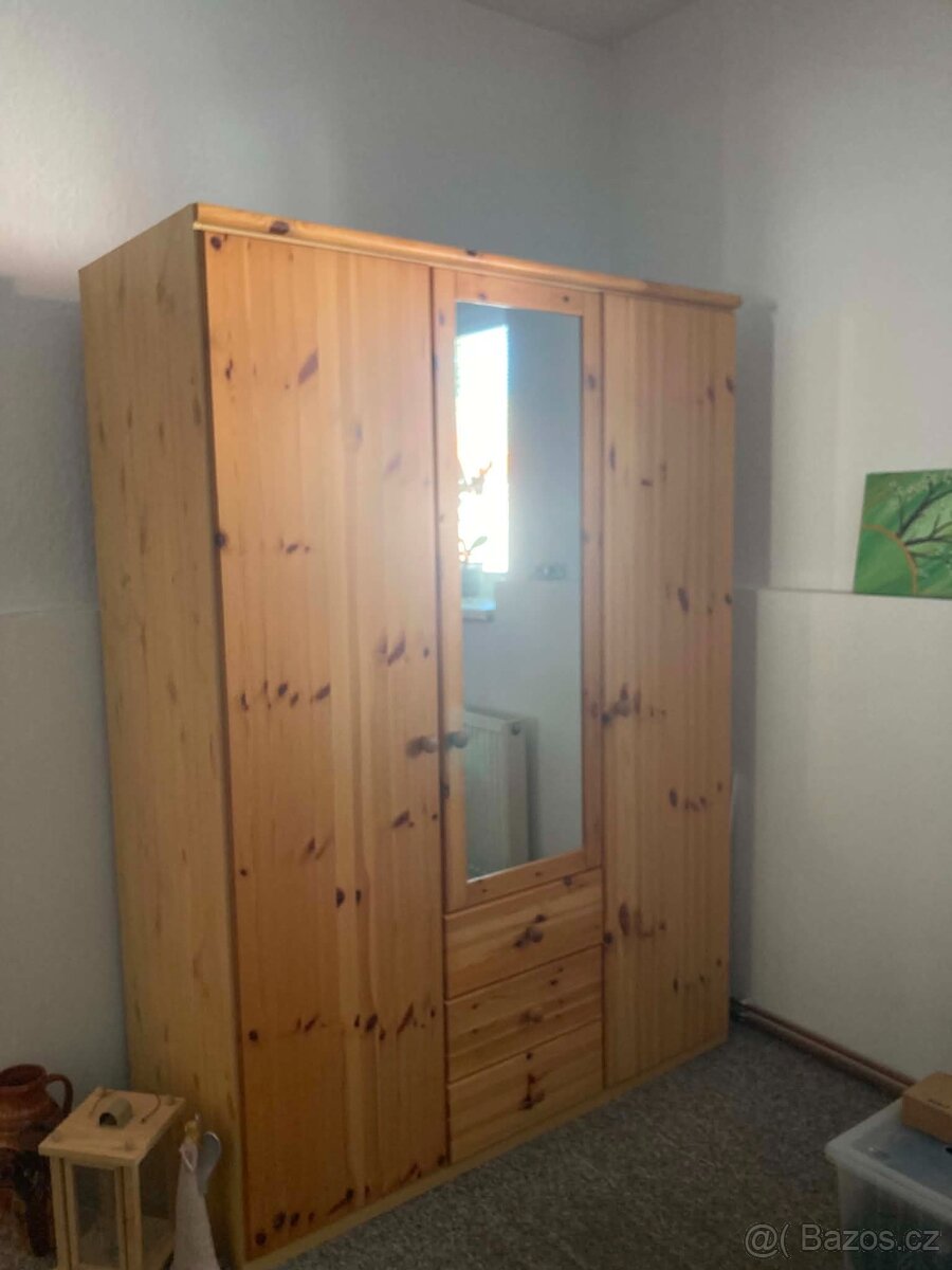 Šatní skříň - 2