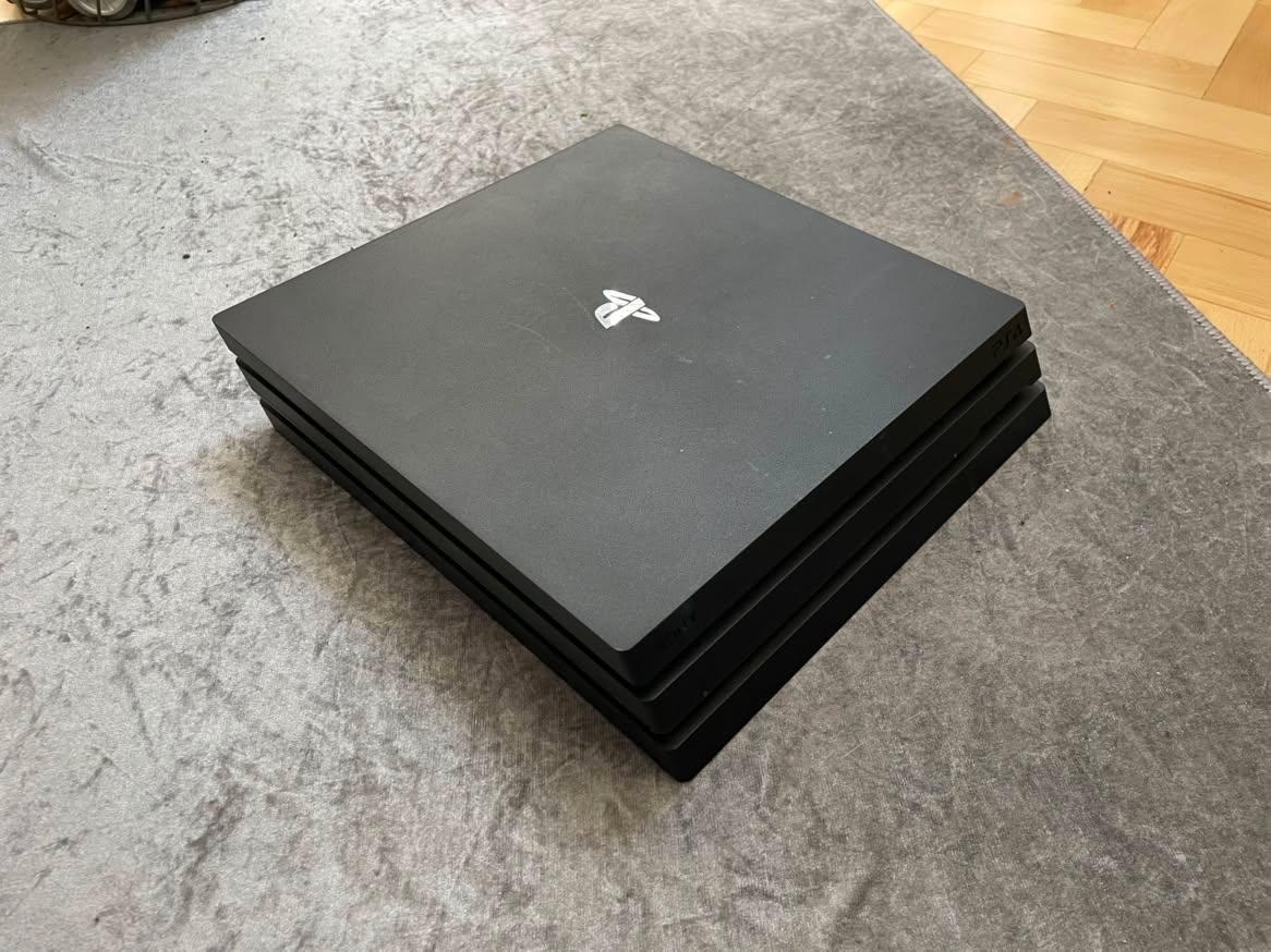 Playstation 4 PRO - 2