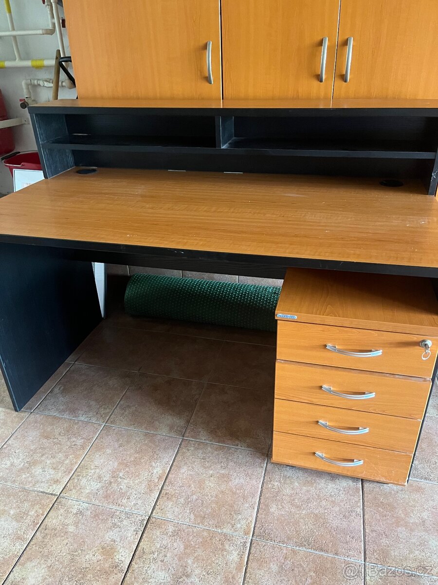 Kancelářský stůl + šuplíky kontejner - 2