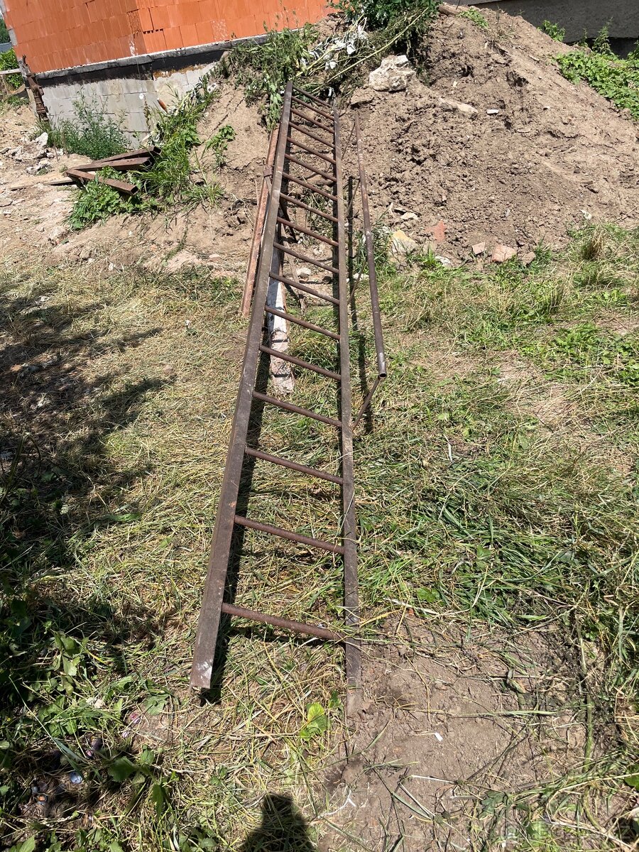 Železný žebřík se zábradlím - 2