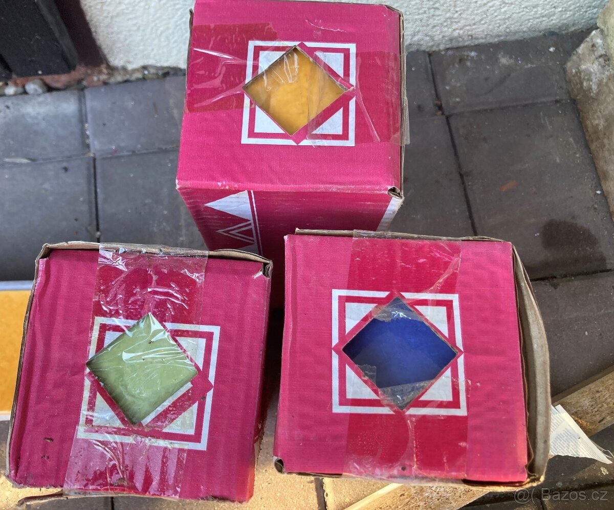 Zbylé malé barevné obkladačky do koupelny - 2