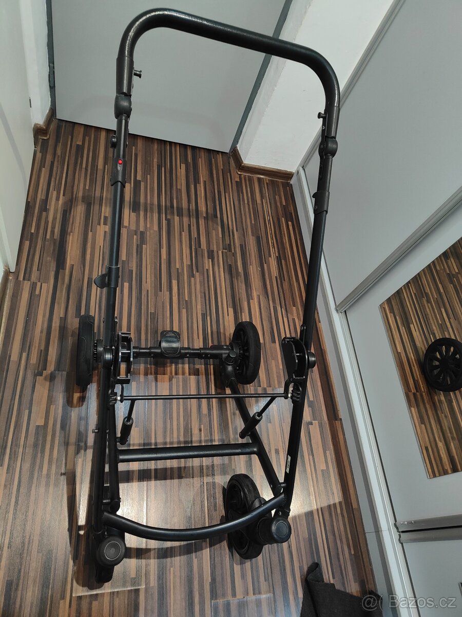 Prodáme kombinovaný kočárek Anex Cross 3v1 po jednom dítěti. - 2