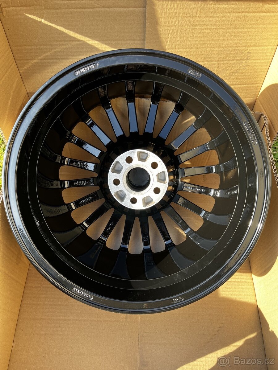 OZ Racing 17" 5x100, 8J ET35 – do konce ledna 10000,- - 2